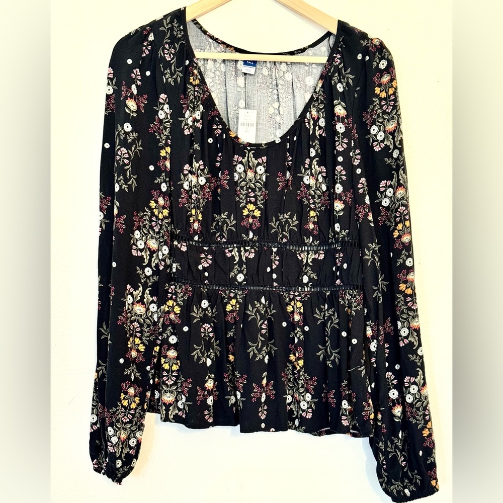 🔴SOLD 🔴 Old Navy black floral blouse